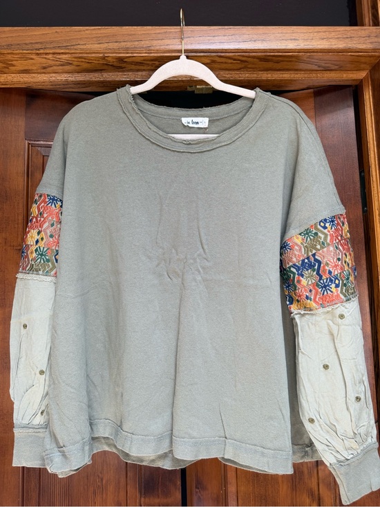 in loom Sweaters - Women's Olive Green Crewneck Sweater with Embroidered Sleeve Panels